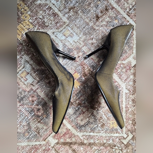 Shoes - Steve Madden Elegant Black and Gold Women's Heels